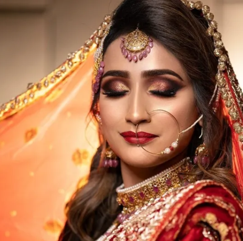 bride with bold eye makeup