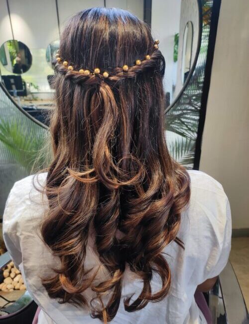 Clean and minimal hairstyle for elegant makeup looks