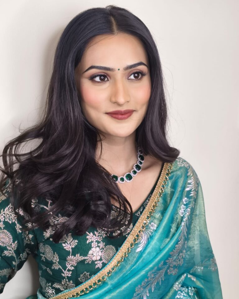 Best Makeup Artist in Hyderabad delivering celebrity simple glam makeup