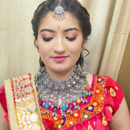 Best Makeup Artist in Hyderabad doing festive makeup and hairstyle