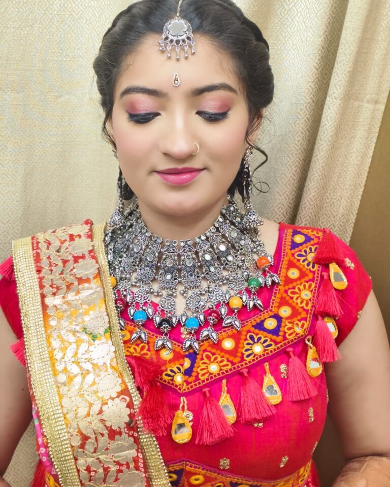 Best Makeup Artist in Hyderabad doing festive makeup and hairstyle